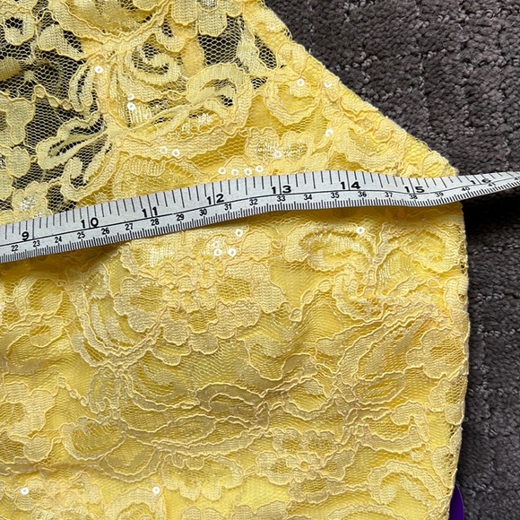 NWT Windsor Yellow Lace Halter Crop Top + Clear Sequins Size Small 5 - Picture 10 of 15